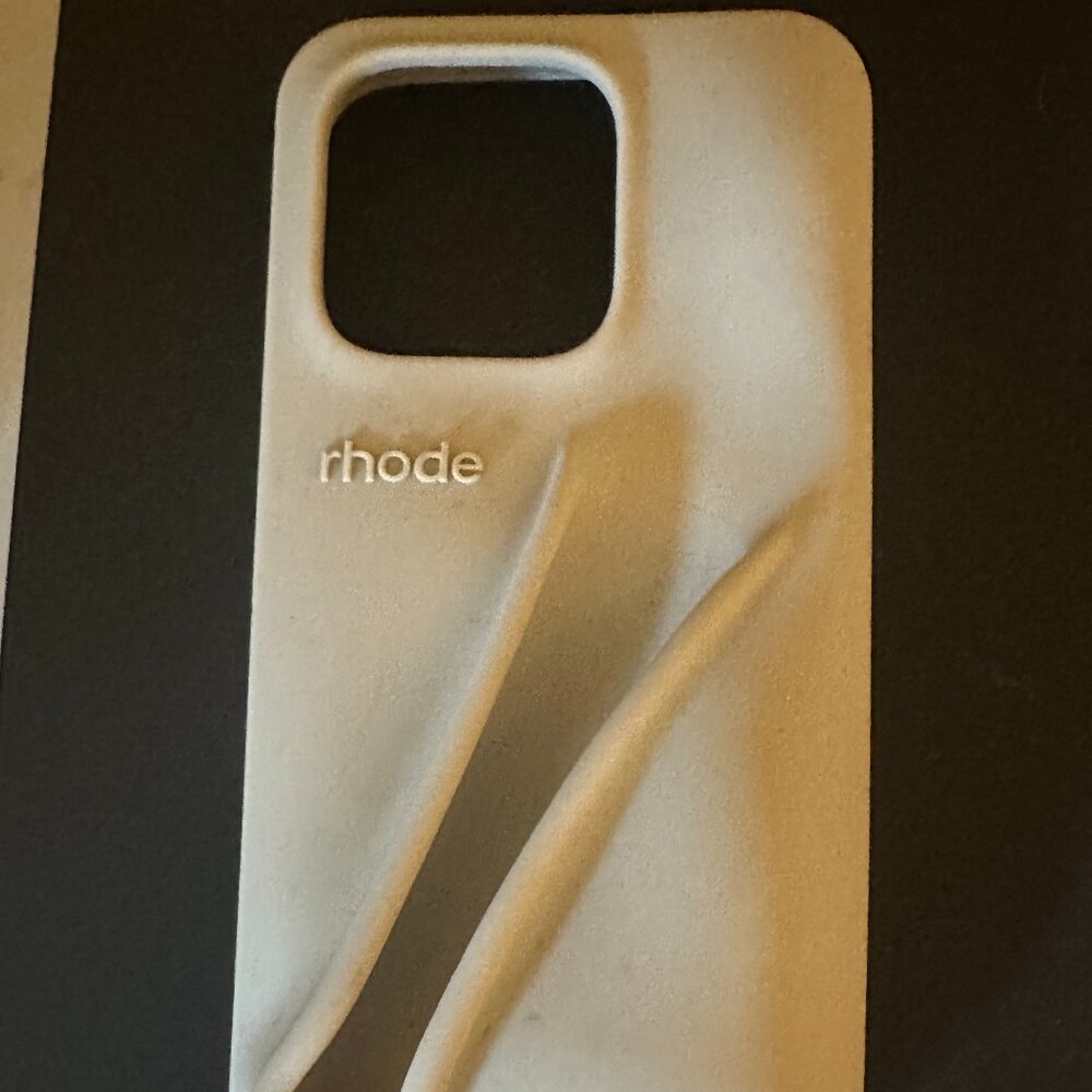 Rhode Phone Case-Lip case Silicone 15 Pro Look at the measurements in the photos